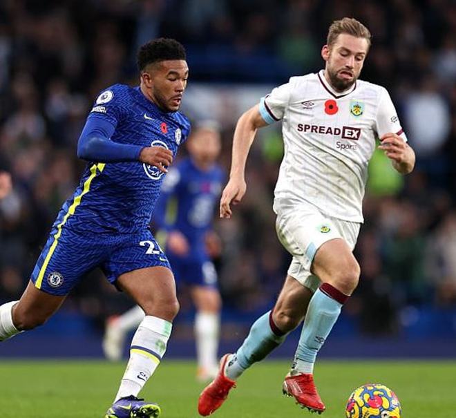 PANDA-瓯越雄鲨队险胜皖南山猫队，击剑友谊赛上演关键失误成转折！豪门底蕴再次显现(2023杭州亚运会击剑比赛视频回放)