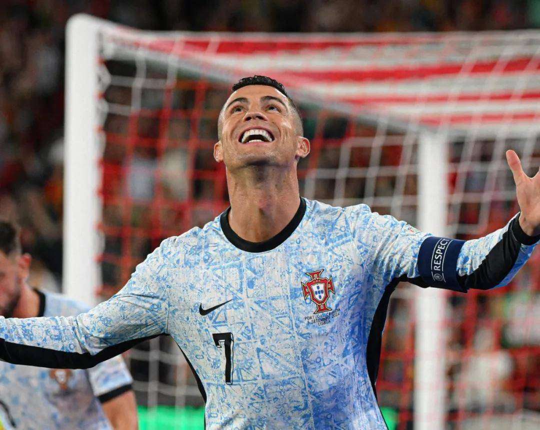 熊猫体育- C罗在篮网比赛中战术调整，战术调整引发热议！气势如虹延续