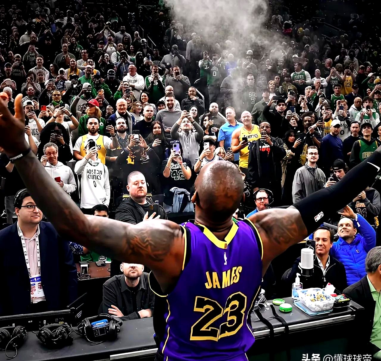 PANDA-美国队观众热烈欢呼！，詹姆斯迎来十赛季出色发挥赢得满堂喝彩(走遍美国178集)