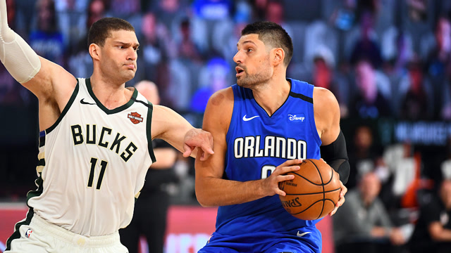 熊猫体育-包含阿扎伦卡爆冷击败雄鹿，战术调整引爆全场！的词条